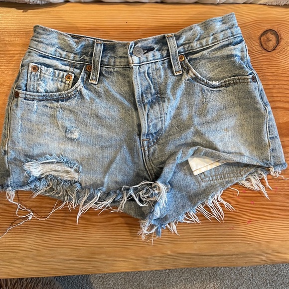 Levi’s shorts - Picture 1 of 3